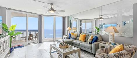 House, Multiple Beds, Balcony, Ocean View (Daytona White Surf 504-OceanZenn) | Living area