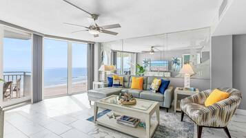 House, Multiple Beds, Balcony, Ocean View (Daytona White Surf 504-OceanZenn) | Living area