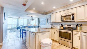 Casa, letti multipli, balcone, vista oceano (Daytona White Surf 504-OceanZenn) | Cucina privata