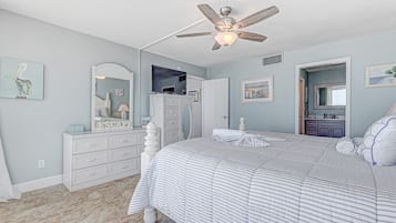 Casa, várias camas, sacada, vista para o oceano (Daytona White Surf 504-OceanZenn) | 2 quartos, individualmente decorados, individualmente mobiliados