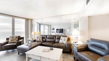 Casa, várias camas, sacada, vista para o oceano (Daytona White Surf 504-OceanZenn) | Área de estar