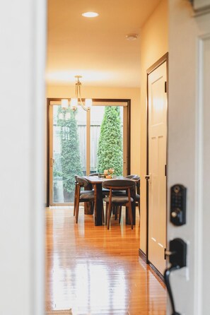 Dining - Beautiful and Pristine 4b/2.5b Home in Prime Lynnwood/Martha Lake Location (Lynnwood)