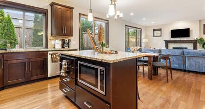Beautiful and Pristine 4b/2.5b Home in Prime Lynnwood/Martha Lake Location
