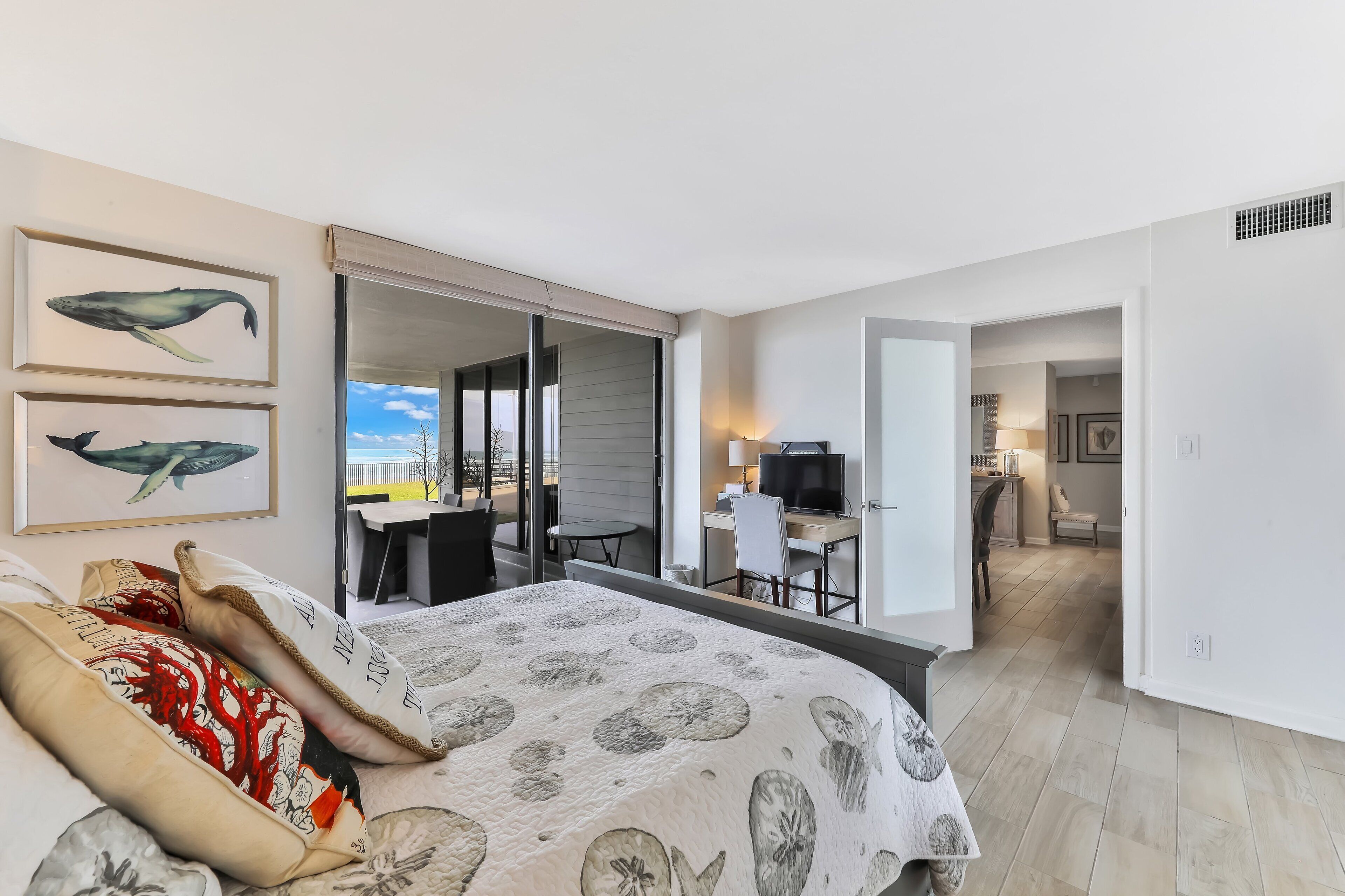 公寓式客房, 多张床, 露台, 海洋景观 (Daytona Horizons - 102) | 3 多间卧室、特色装修、特色家居、床单