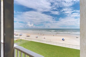 Condo, 1 Katil Raja (King) dengan Katil Sofa, Balcony, Ocean View (NSB Castle Reef 302-Sea La Vie) | Pemandangan pantai/laut