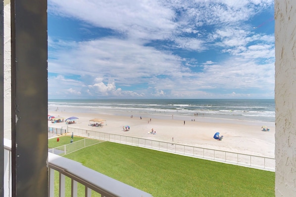 Beach/ocean view - Castle Reef I (New Smyrna Beach)