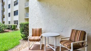 Leilighet, flere senger, balkong, hageutsikt (NSB Castle Reef 110 - Seaside) | Terrasse/patio