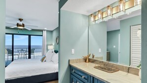 Condo, 1 King Bed with Sofa bed, Ocean View (NSB Castle Reef 302-Sea La Vie) - Castle Reef I (New Smyrna Beach)