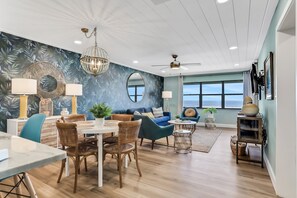 Apartment, 1 King-Bett und Schlafsofa, Balkon, Meerblick (NSB Castle Reef 302-Sea La Vie) | Innenbereich