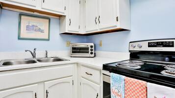 Apartment, Mehrere Betten, Balkon, Gartenblick (NSB Castle Reef 110 - Seaside) | Eigene Küche