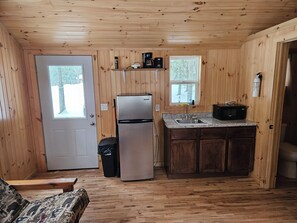 Interior - Wilson Lake Campground Deer Den 1 Bedroom (Wild Rose)