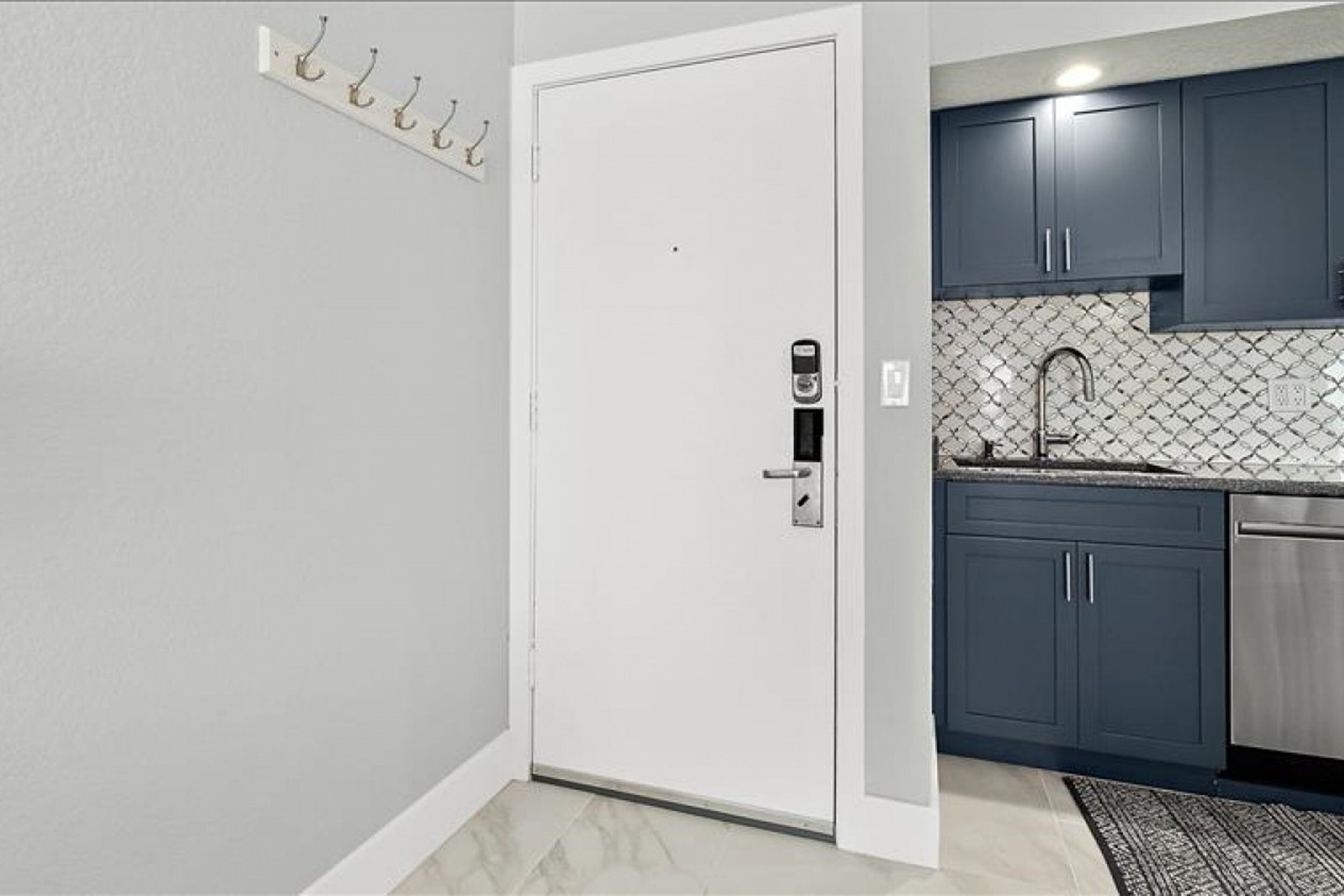 Condo, 1 giường cỡ queen và sofa giường, ban công (NSB Coconut Palms Beach Resort 4512) | Nội thất