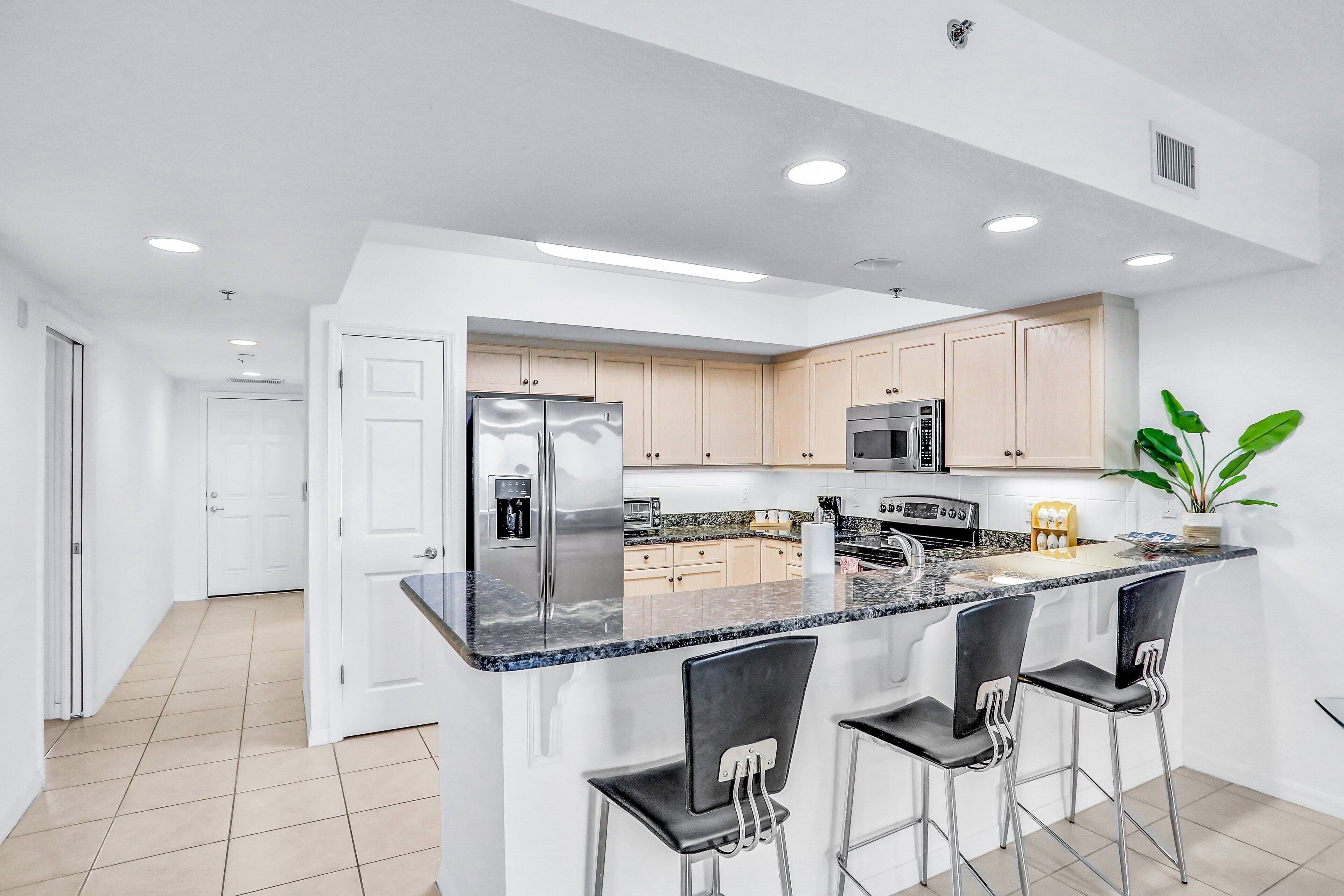 Departamento, varias camas, balcón, vista parcial al océano (NSB Oceanwalk Bldg 15 Unit 602) | Cocina privada