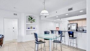 2 habitaciones, decoración personalizada y muebles diferentes 