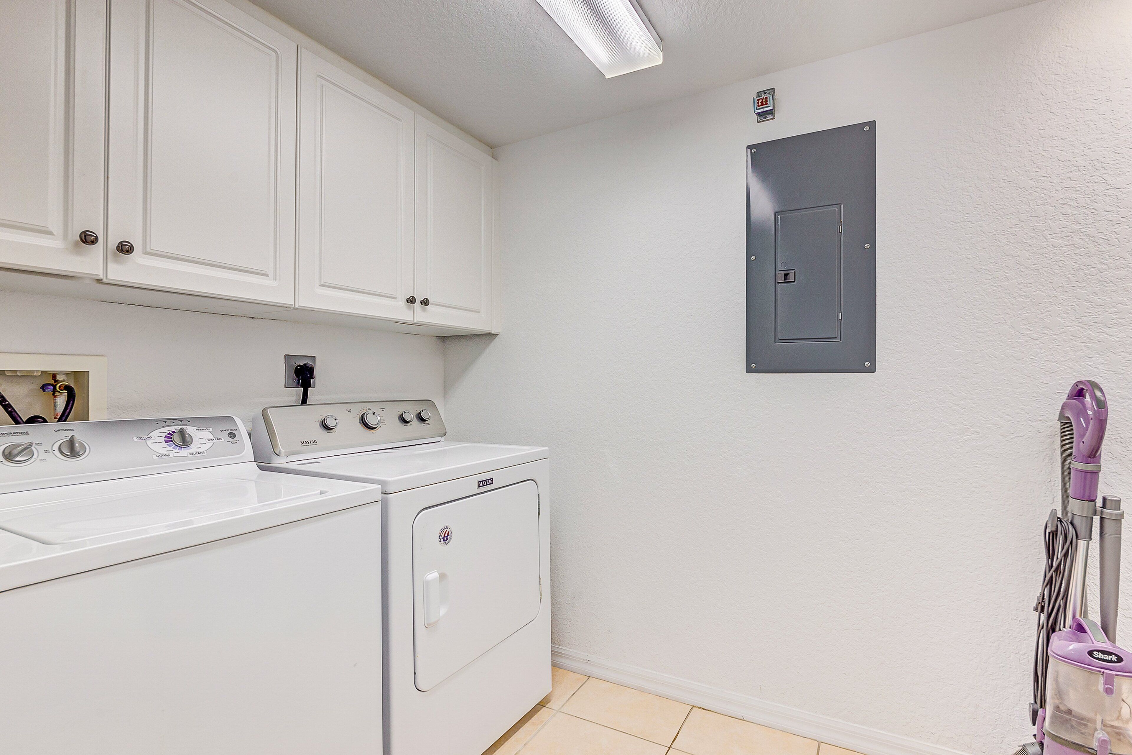 Condo, Plusieurs lits, balcon, vue partielle sur l'océan (NSB Oceanwalk Bldg 15 Unit 602) | Intérieur