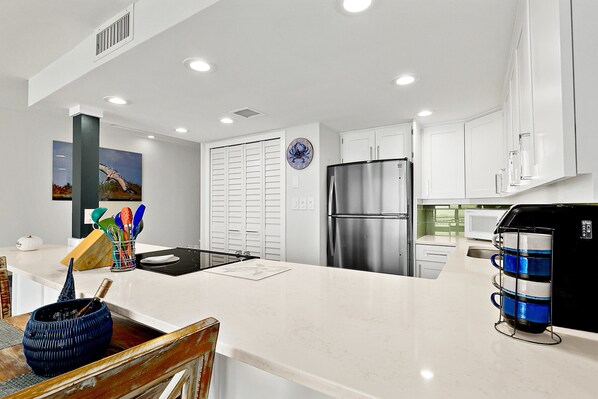 Condo, 1 King Bed with Sofa bed, Balcony, Ocean View (NSB Pelican 501A) | 1 bedroom, individually decorated, individually furnished, bed sheets - Pelican (New Smyrna Beach)