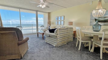 Condo, nhiều giường, ban công, quang cảnh biển (NSB Pelican 303E) | Khu phòng khách