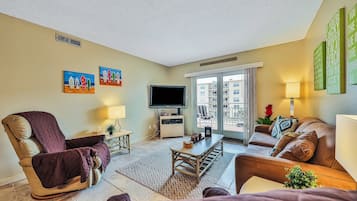 House, Multiple Beds, Balcony, Partial Ocean View (NSB Sea Coast Garden II 311) | Living area