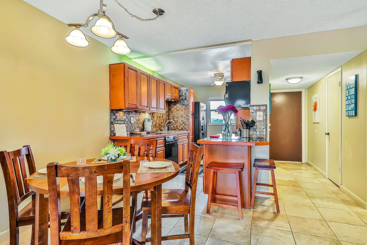 House, Multiple Beds, Balcony, Partial Ocean View (NSB Sea Coast Garden II 311) | 2 bedrooms, individually decorated, individually furnished, bed sheets
