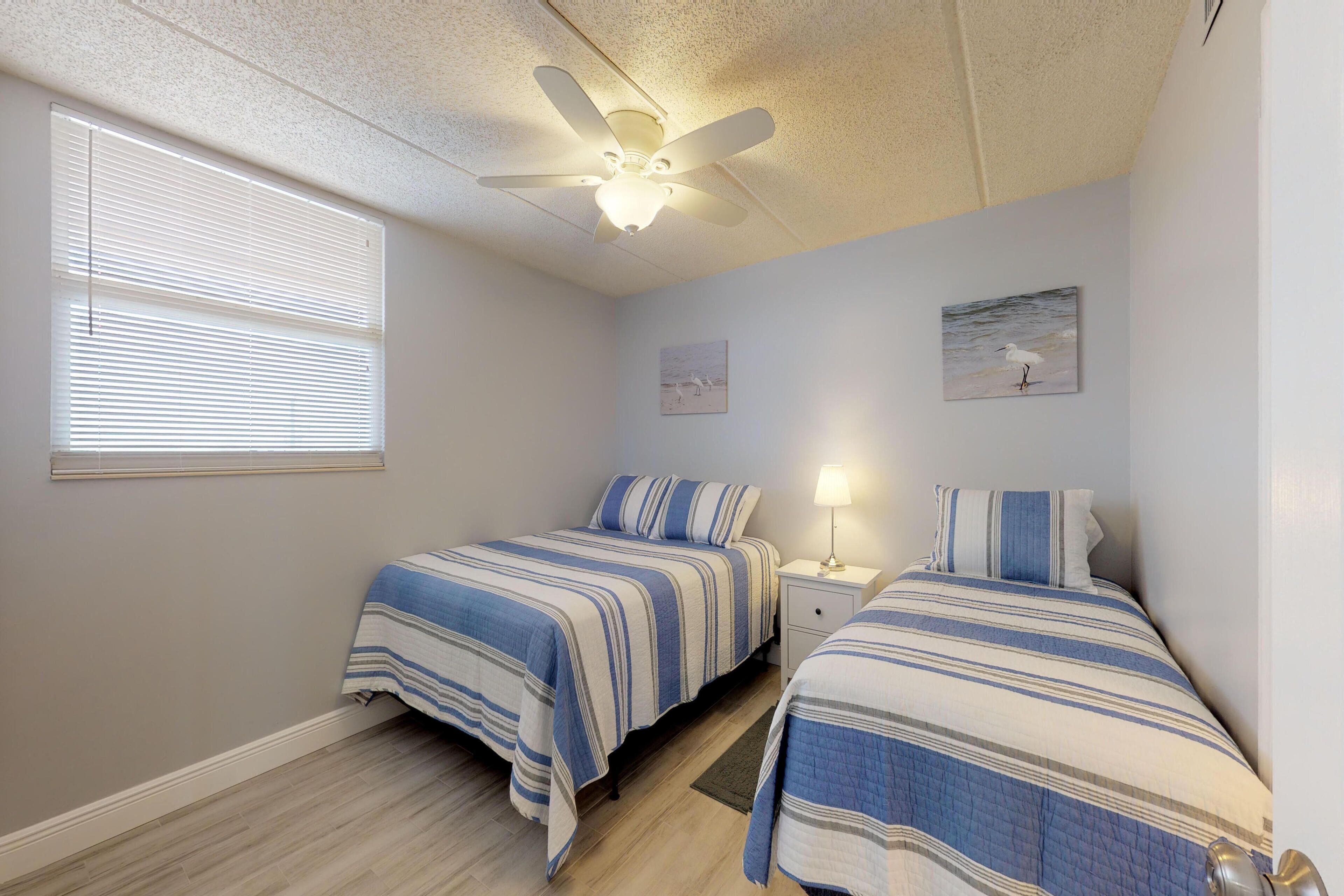 アパートメント ベッド (複数台) バルコニー ビーチビュー (Ponce Inlet SouthPoint 303) | 2 室のベッドルーム、客室ごとに異なる装飾、客室ごとに異なるインテリア、ベッドシーツ