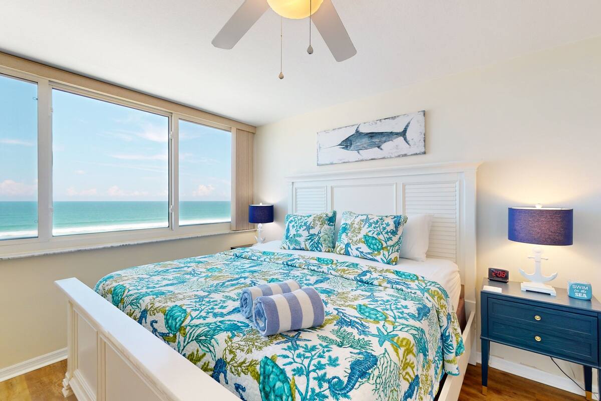 2 bedrooms, individually decorated, individually furnished, bed sheets