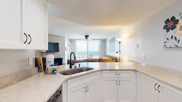 Kondominium, Beberapa Tempat Tidur, balkon, pemandangan pantai (Ponce Inlet Southpoint 109) | Dapur pribadi