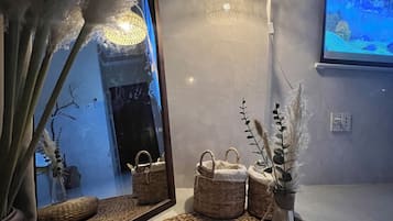 Iron/ironing board, free WiFi