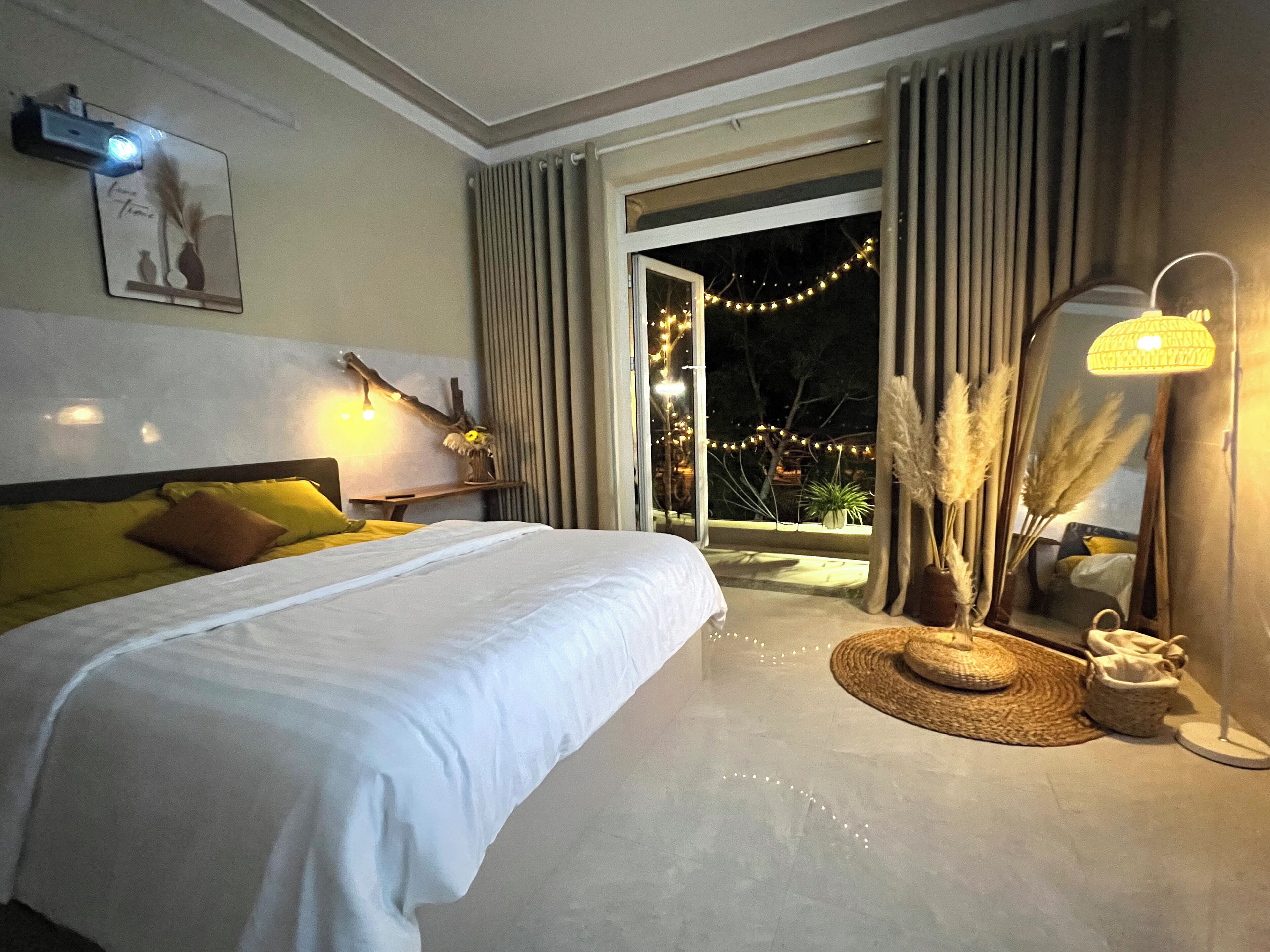 Premium bedding, iron/ironing board, free WiFi