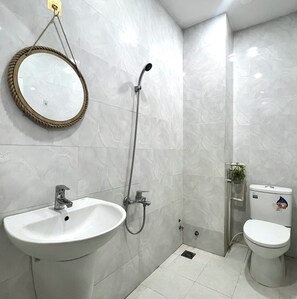 Bathroom - Olie Home (thanh pho Ho Chi Minh)