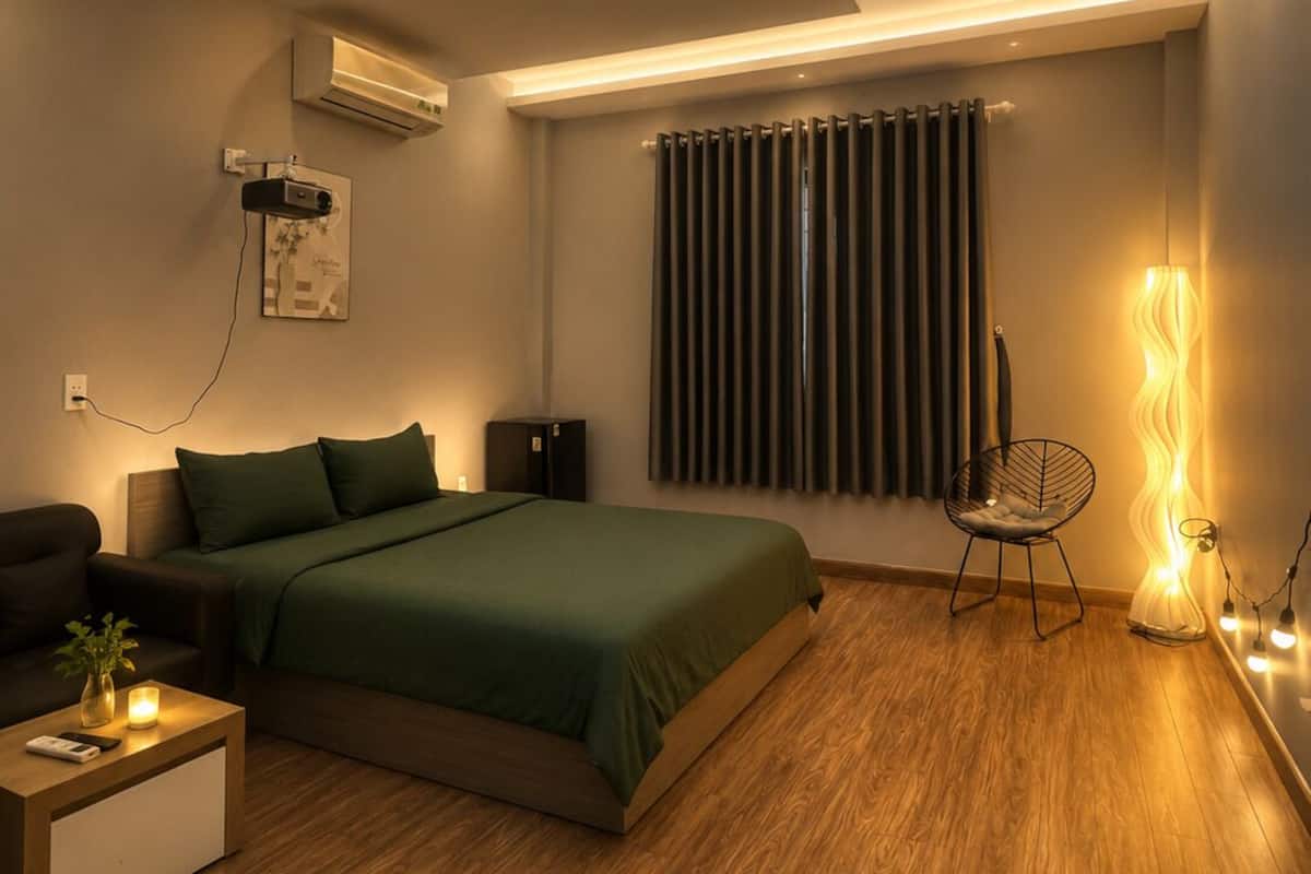 Premium bedding, iron/ironing board, free WiFi