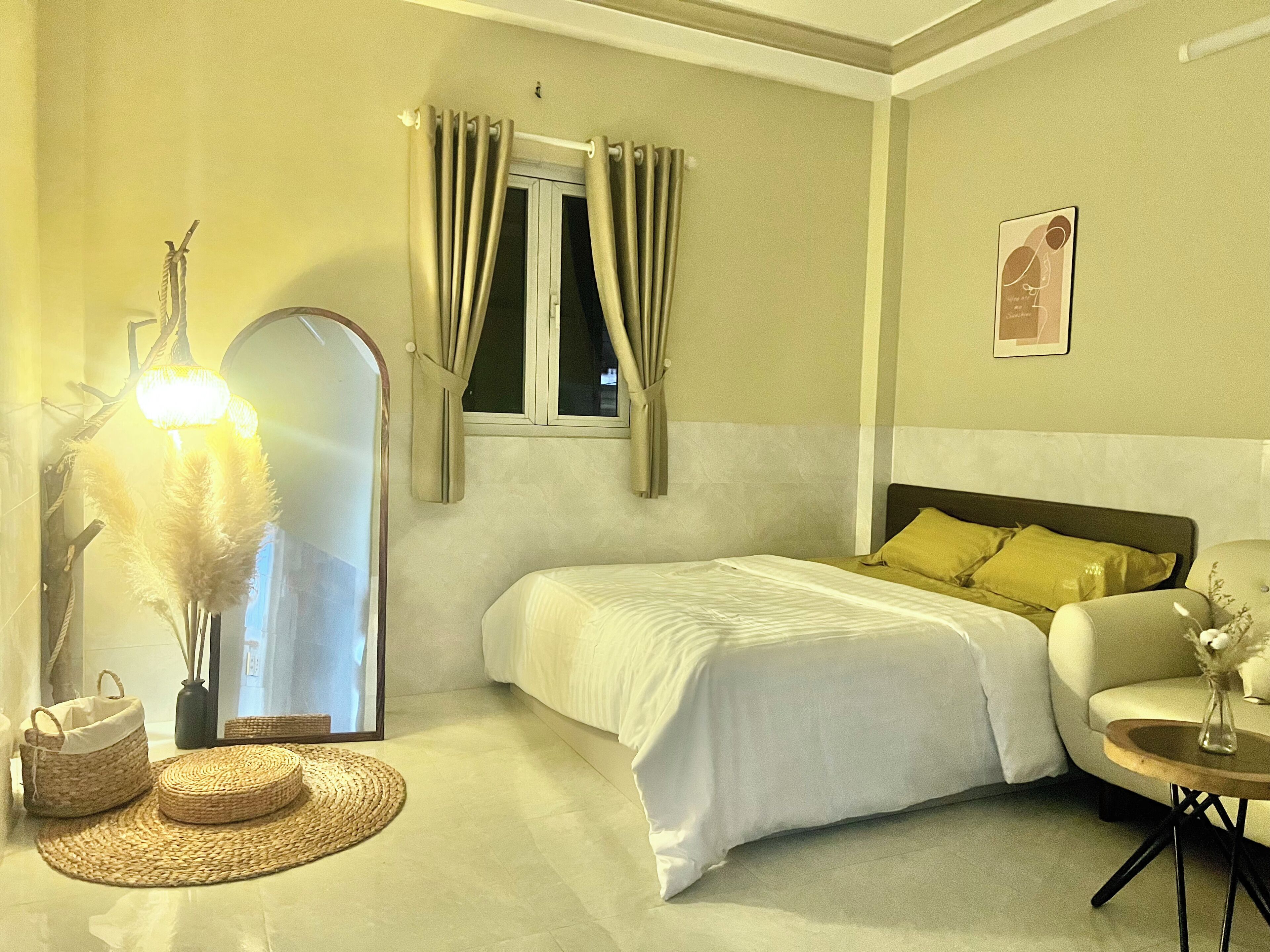 Premium bedding, iron/ironing board, free WiFi