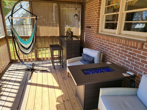 Pet-Friendly Lakefront Bungalow on Jackson Lake - Sleeps 6