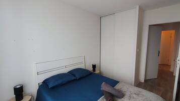 2 chambres, fer et planche à repasser, Wi-Fi gratuit, draps fournis