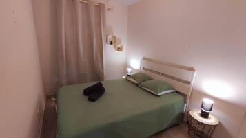 2 bedrooms, iron/ironing board, free WiFi, bed sheets