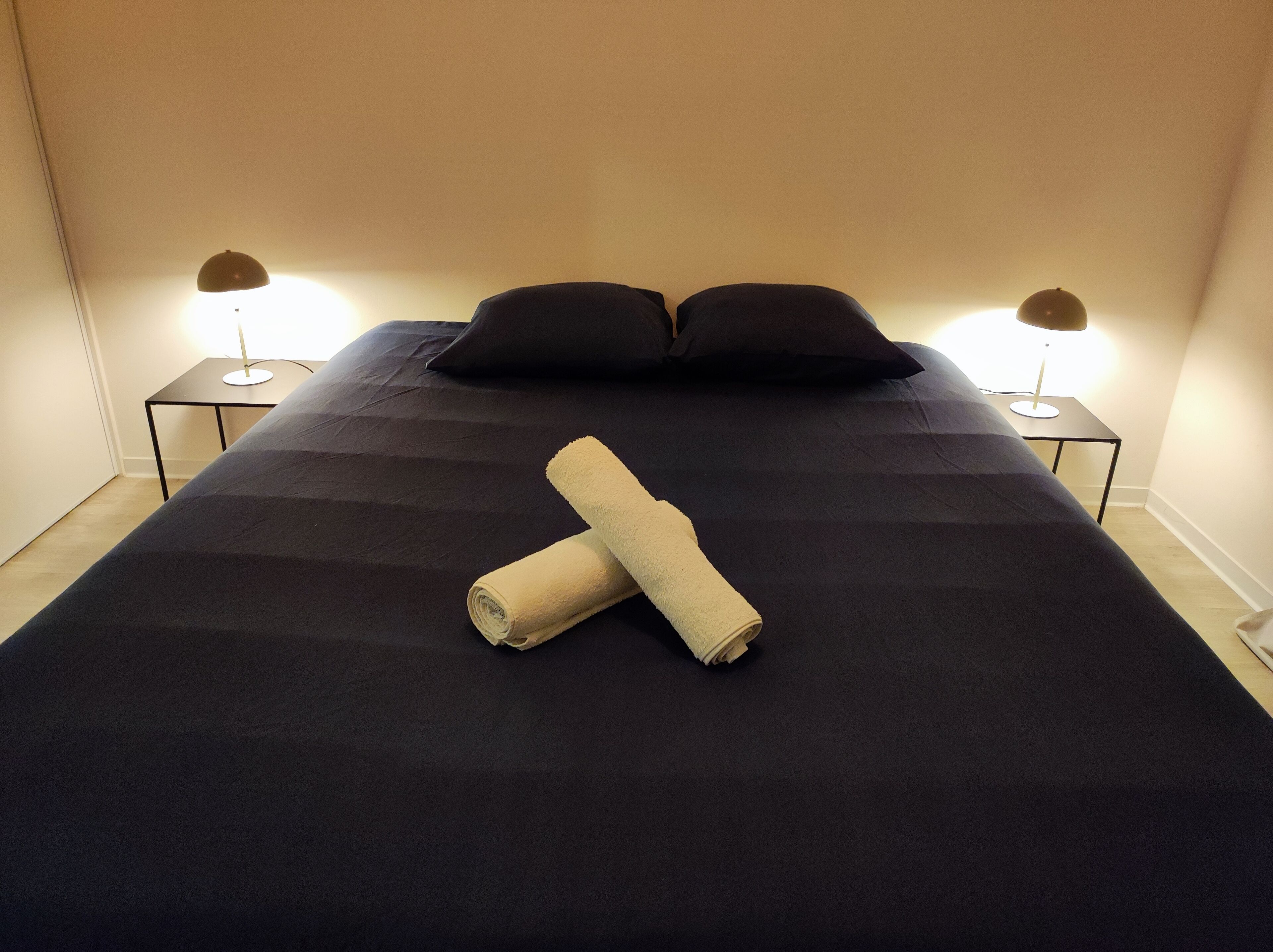 2 chambres, fer et planche à repasser, Wi-Fi gratuit, draps fournis