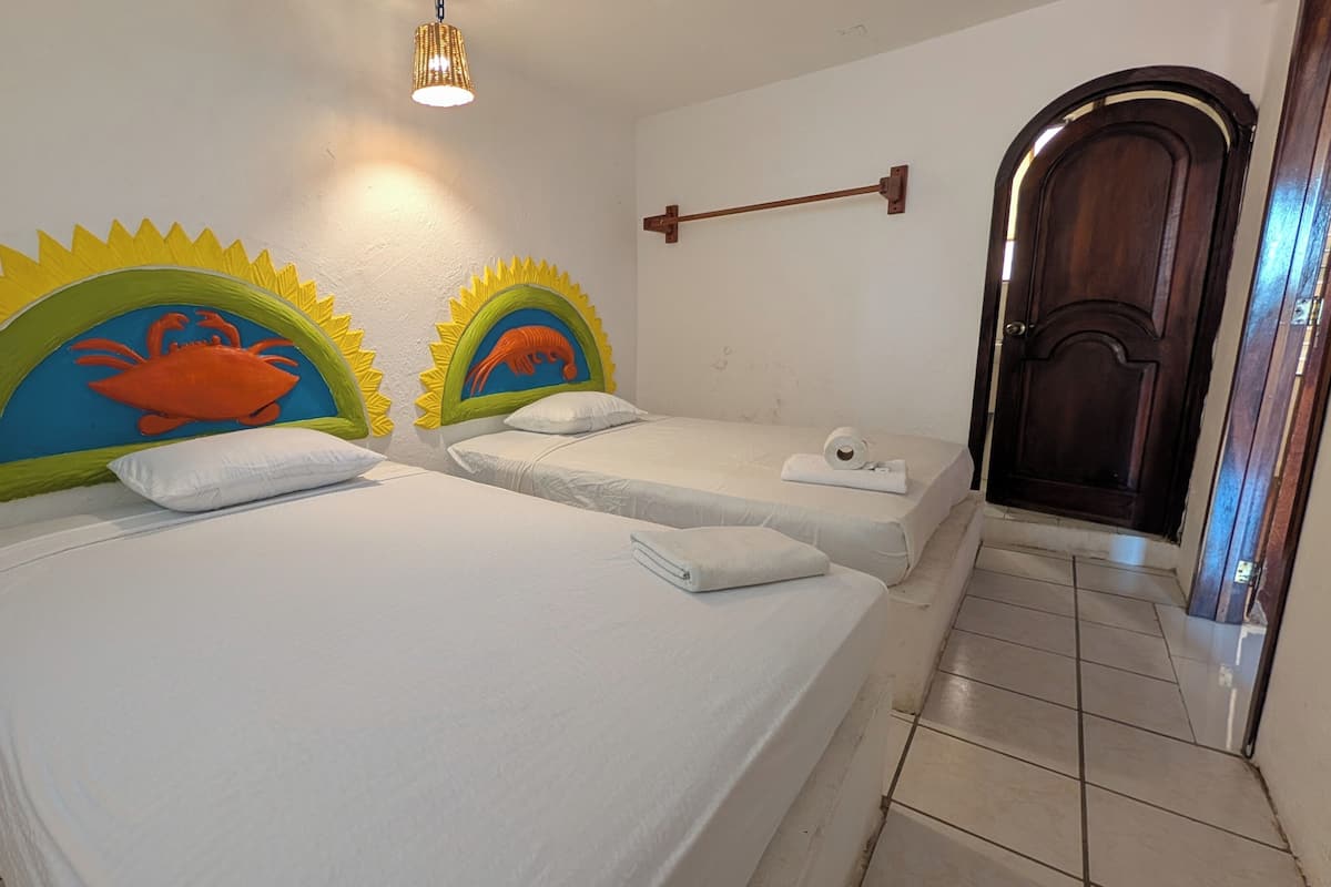 Kahden hengen perushuone | Ilmainen Wi-Fi, vuodevaatteet