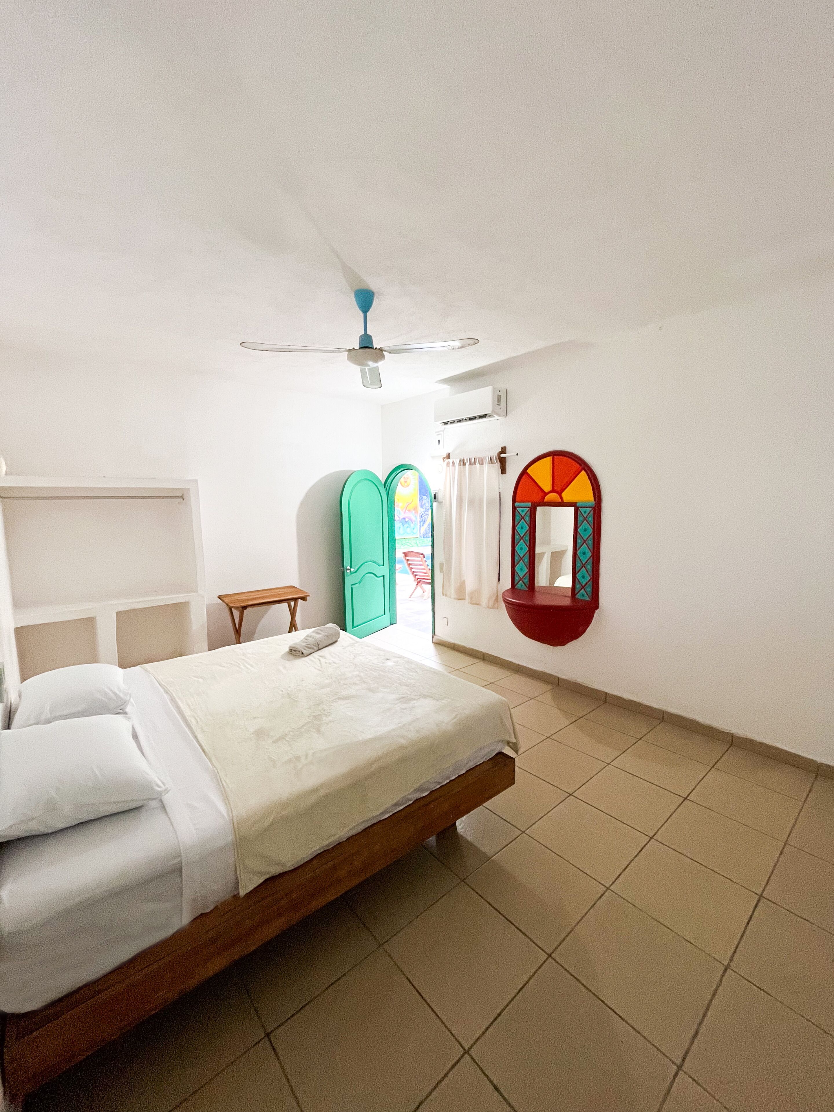 베이직룸 | 무료 WiFi, 침대 시트