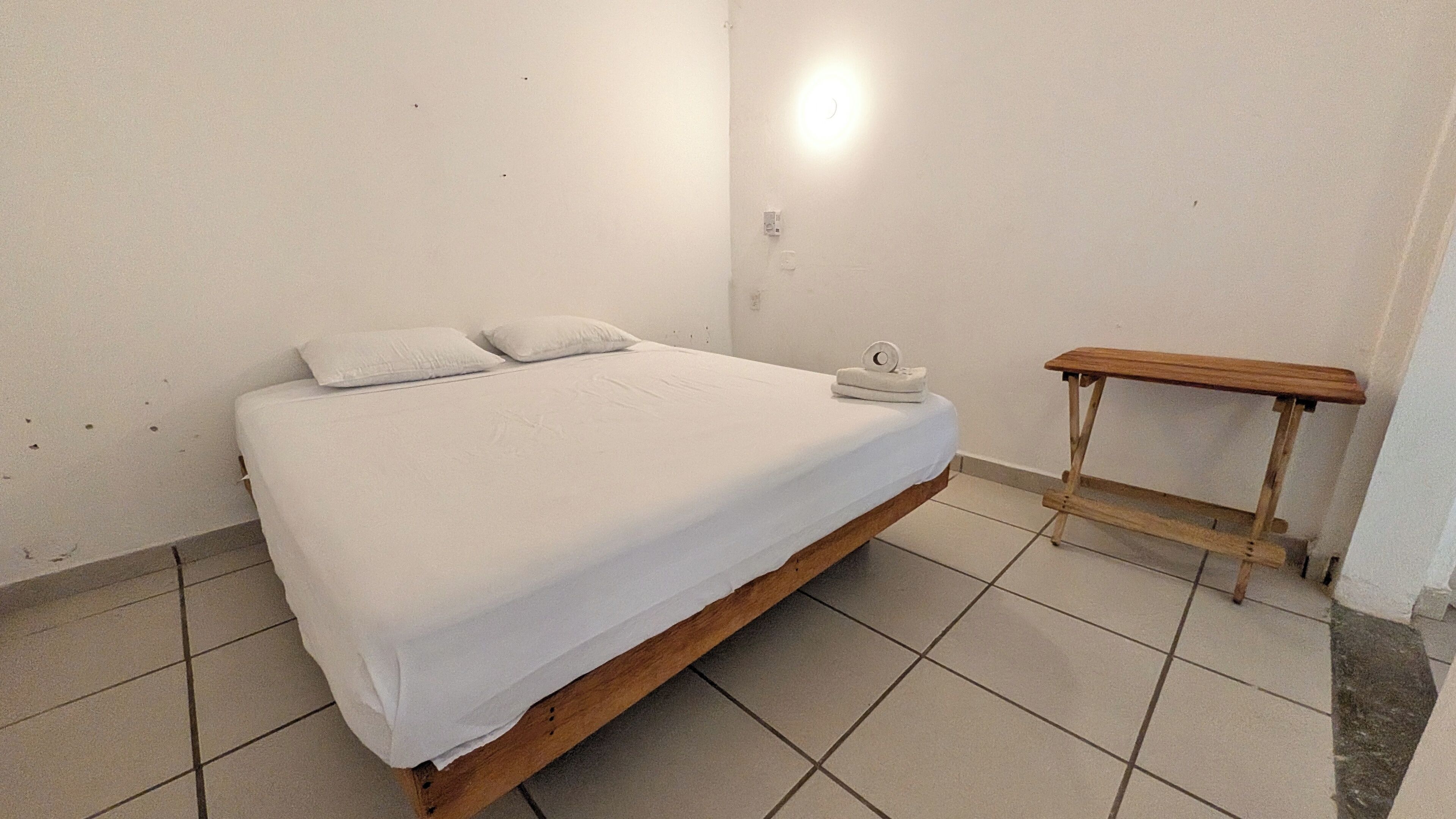 基本開放式套房 | 免費無線上網、床單