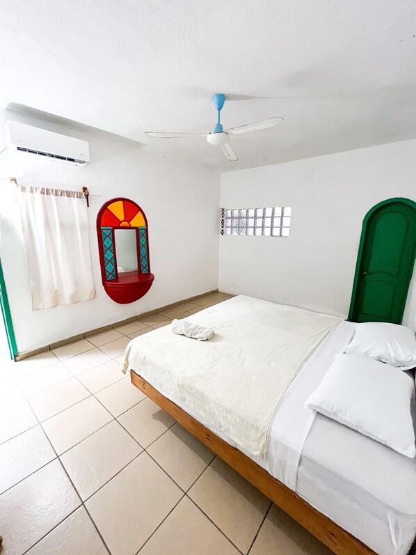 Free WiFi, bed sheets - Kaia Beach Hotel (Puerto Escondido)