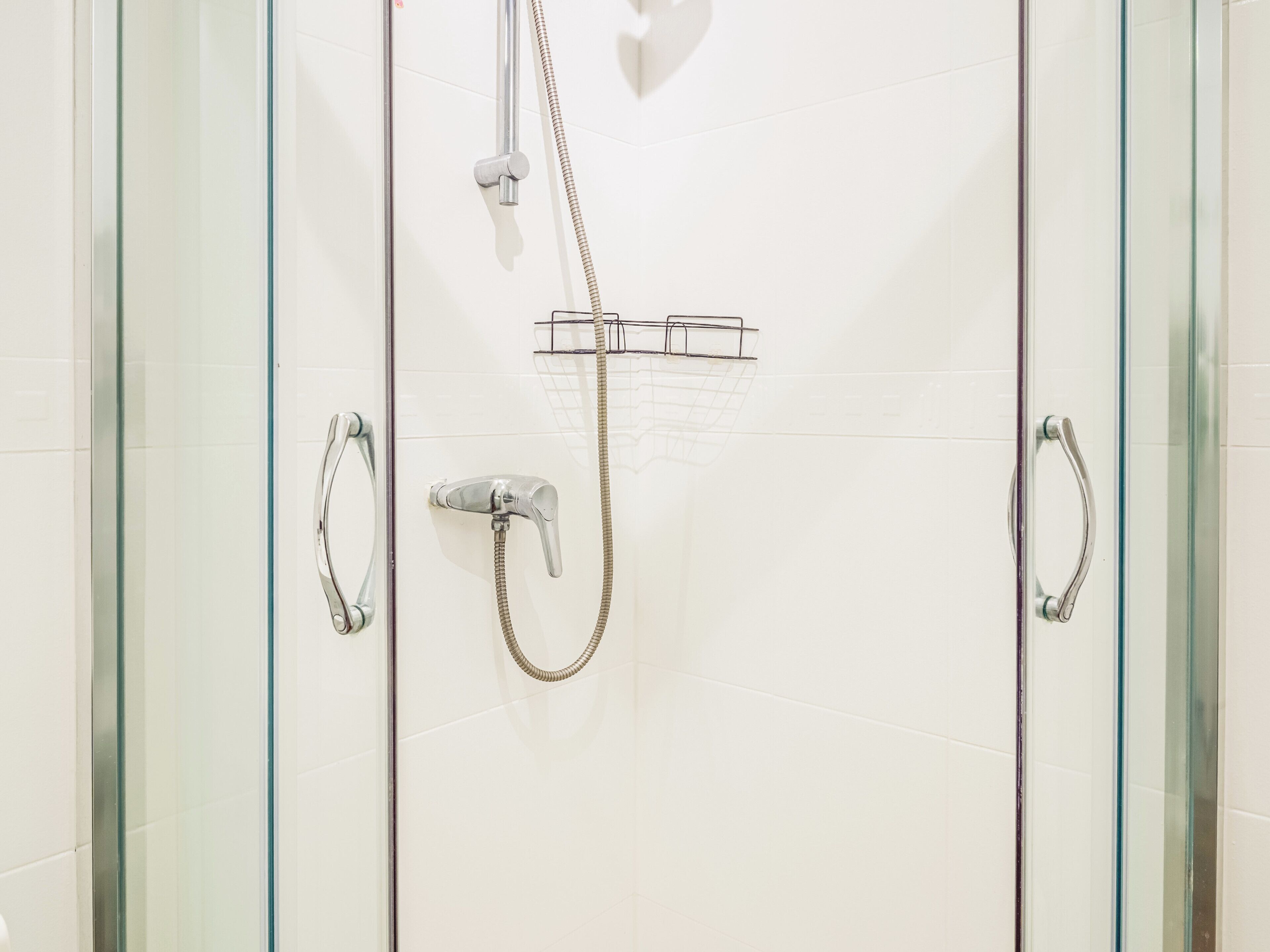 Douche, sèche-cheveux