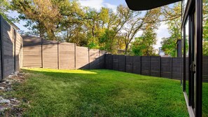 Terrace/patio - Modern and Funky brand-new 2-bedroom house in East Austin (Austin)
