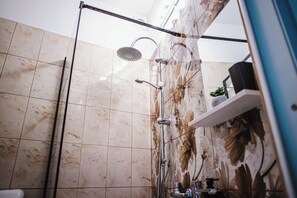 Bathroom - OldTown Suites Smârdan - Pumo Properties (Bucharest)