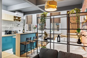 Deluxe Studio, Kitchenette, City View | Blackout curtains, iron/ironing board, free WiFi - OldTown Suites Smârdan - Pumo Properties (Bucharest)