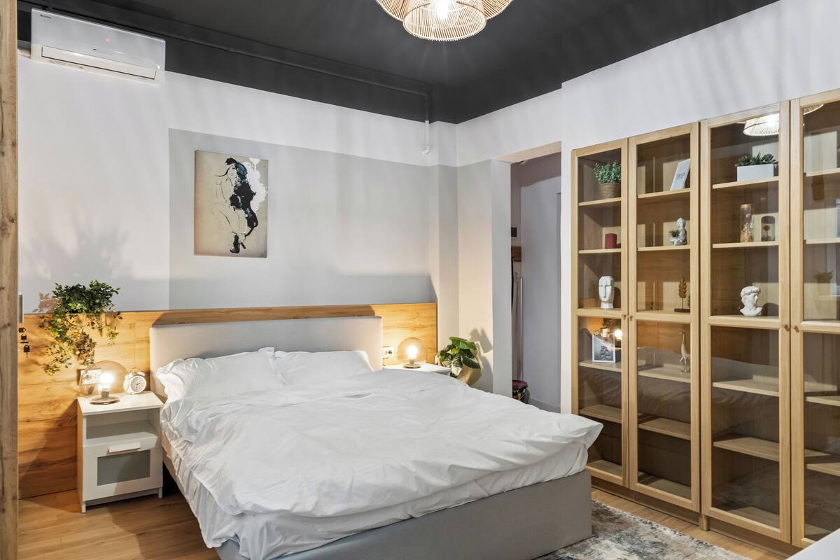 Estudio Deluxe, cocina básica, vistas a la ciudad | Cortinas opacas, tabla de planchar con plancha, wifi gratis