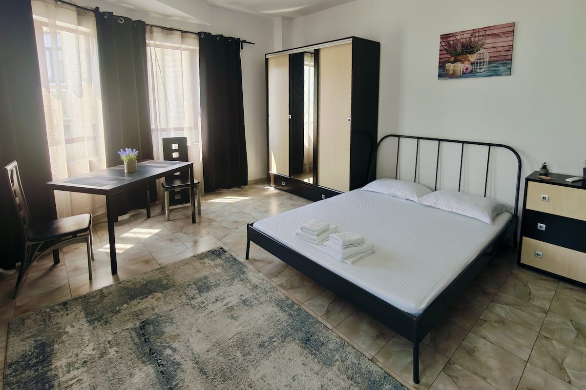 Standard Studio, Kitchenette, City View | Blackout curtains, iron/ironing board, free WiFi