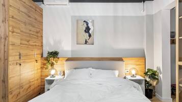 Studio – deluxe, tekjøkken, byutsikt | Blendingsgardiner, strykejern/-brett og wi-fi (inkludert)