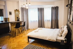 Superior Studio, Kitchen, City View | Blackout drapes, iron/ironing board, free WiFi - OldTown Suites Smârdan - Pumo Properties (Bucharest)