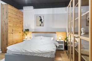Deluxe Studio, Kitchenette, City View | Blackout drapes, iron/ironing board, free WiFi - OldTown Suites Smârdan - Pumo Properties (Bucharest)
