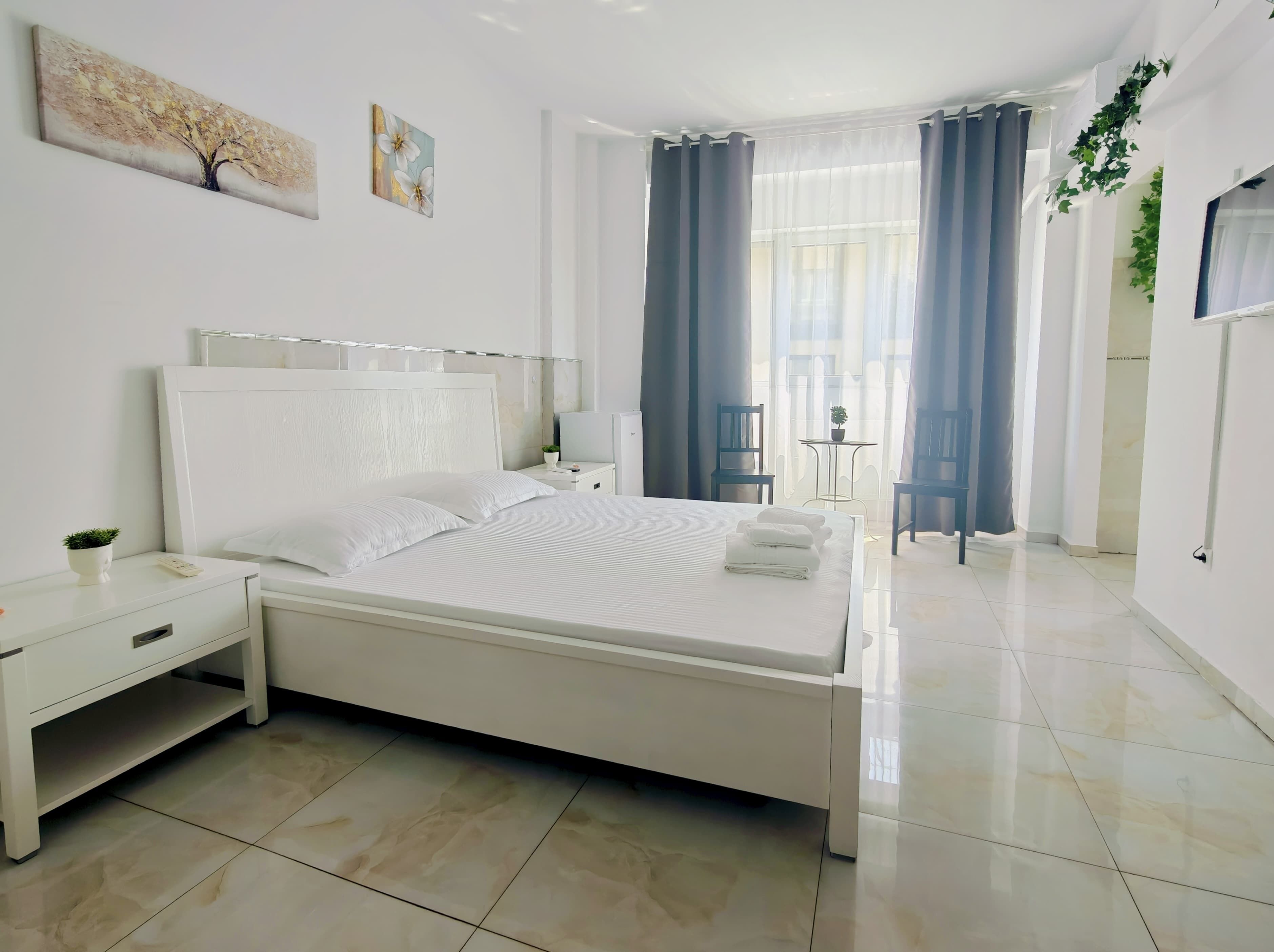 Standard Studio, Kitchenette, City View | Blackout curtains, iron/ironing board, free WiFi