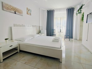 Standard Studio, Kitchenette, City View